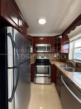 22 Salamanca Ave in Coral Gables, FL - Building Photo - Building Photo