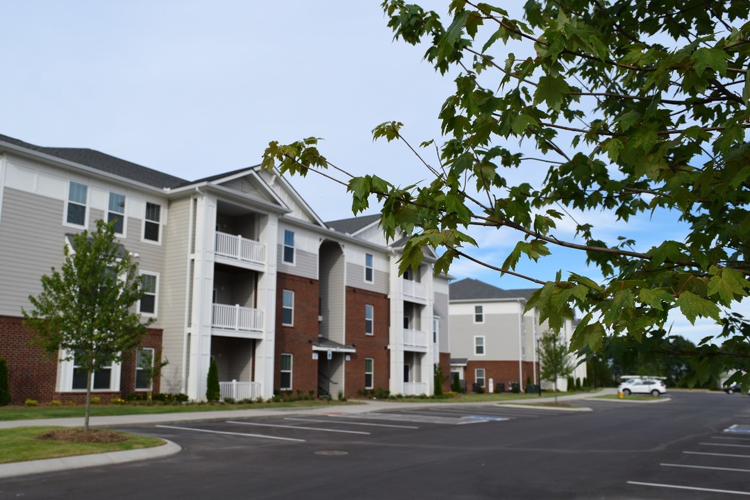 Maple Crossing in Lebanon, TN - Building Photo