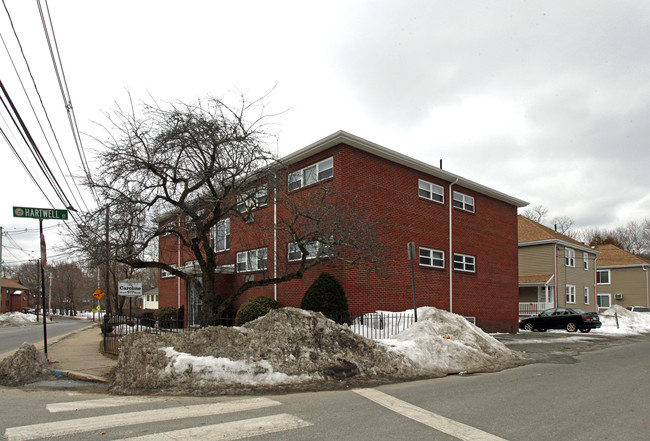 577 South St in Waltham, MA - Foto de edificio - Building Photo