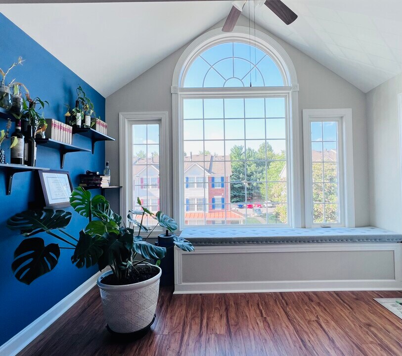 8317 Bluebird Way, Unit M in Lorton, VA - Building Photo