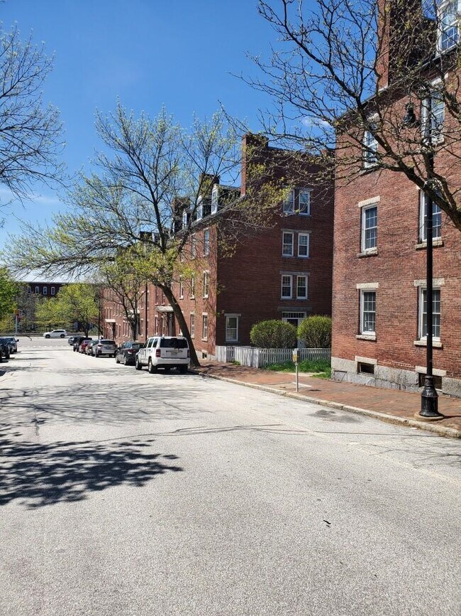 125 W Merrimack St in Manchester, NH - Building Photo - Building Photo
