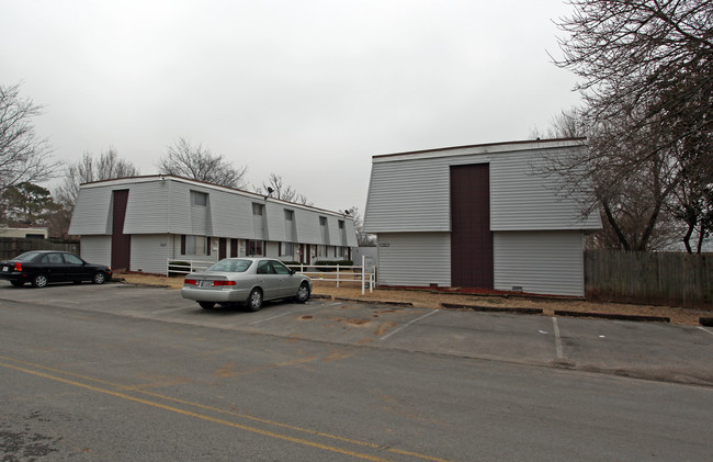 Twin Villas in Jenks, OK - Foto de edificio - Building Photo