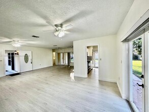 8420 SW 102nd Ave in Miami, FL - Building Photo - Building Photo