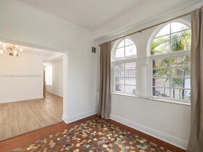 1528 Drexel Ave in Miami Beach, FL - Foto de edificio - Building Photo