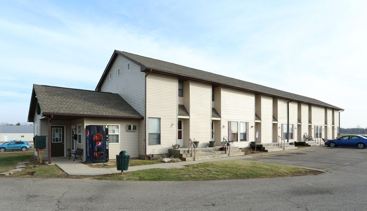 Lakeland Townhomes in Millersport, OH - Building Photo