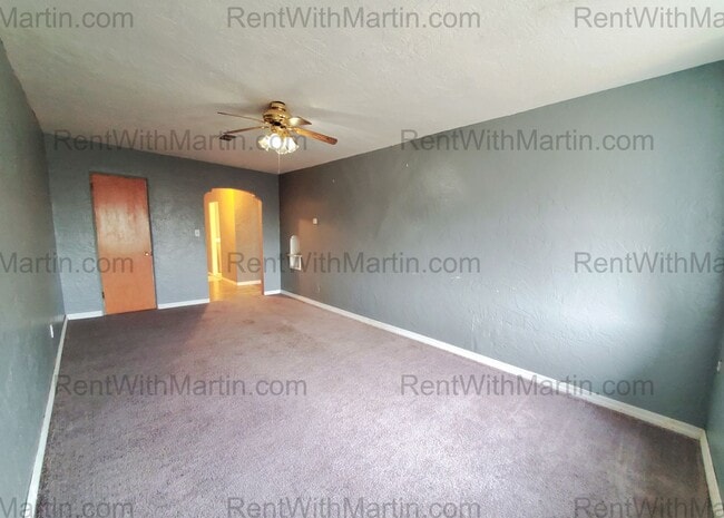 9 N Frederick Ave in Oelwein, IA - Building Photo - Building Photo