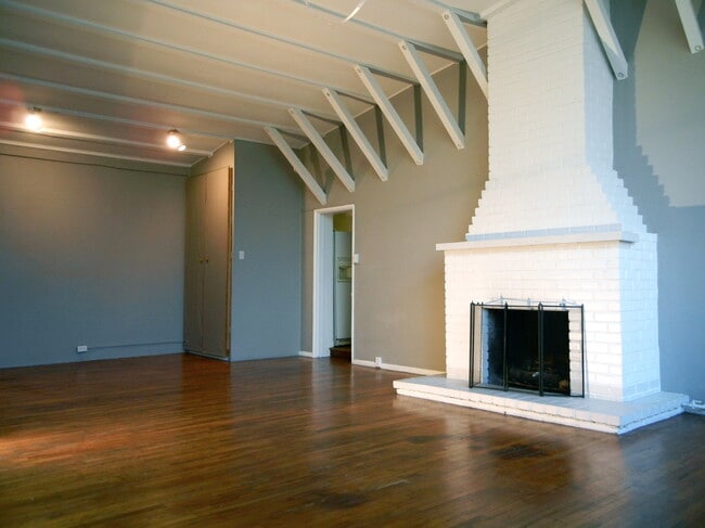 921 Westmount Dr, Unit 921 in West Hollywood, CA - Building Photo - Building Photo