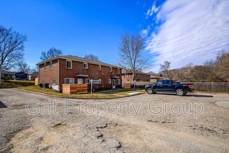 800 NE 68th St in Gladstone, MO - Building Photo - Building Photo