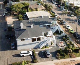 409 4th St in Encinitas, CA - Building Photo - Building Photo