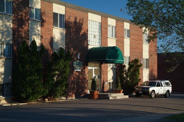 Clarkson Tower in Thunder Bay, ON - Building Photo