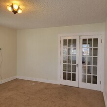 721 SE Kane St in Roseburg, OR - Foto de edificio - Building Photo