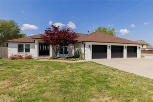 1261 Mount Hebron Rd in Rogers, AR - Building Photo