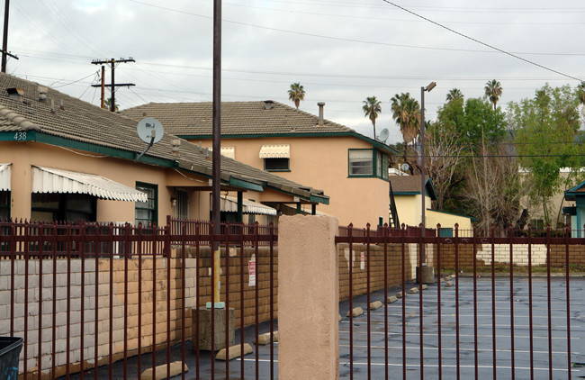 432-438 W Magnolia Ave in San Bernardino, CA - Foto de edificio - Building Photo