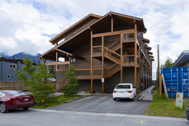 103 Falcon St in Banff, AB - Building Photo - Building Photo