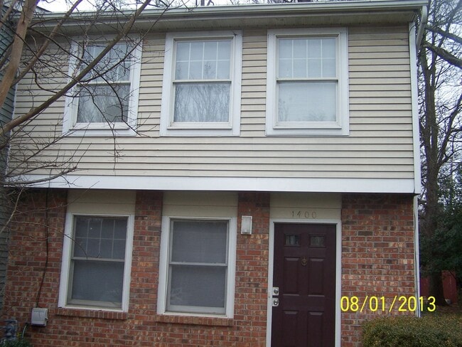 property at 1400 Springleaf Cir SE