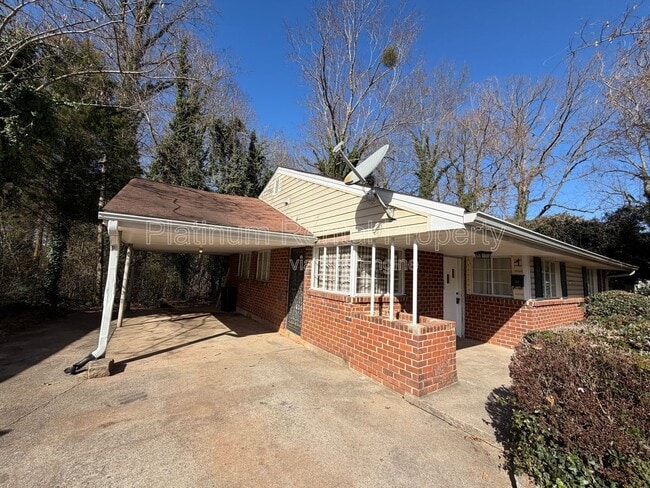 property at 1747 Carter Cir