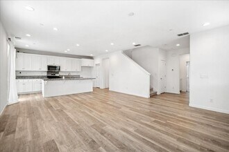 4073 Gloster Way in Sacramento, CA - Building Photo - Building Photo