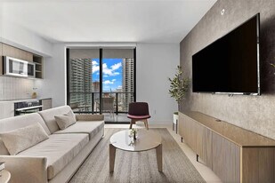 601 NE 1st Ave in Miami, FL - Building Photo