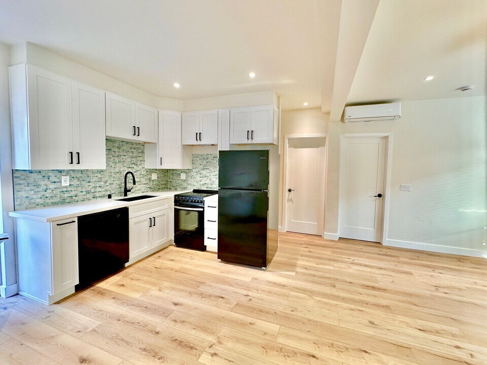 4633 Narragansett Ave-Unit -4633 Narragansett Ave. in San Diego, CA - Building Photo