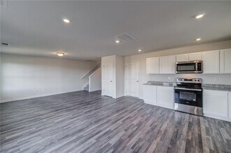 300 Coverly Ct in Kingston, GA - Building Photo - Building Photo