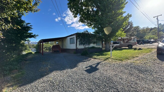 460 South St in Susanville, CA - Building Photo - Building Photo