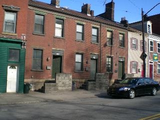 411-415 E Carson St