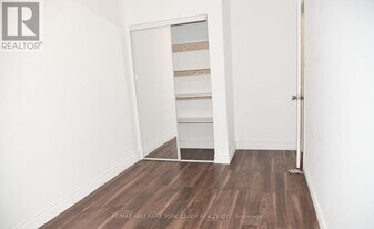 181 Penn Ave in Newmarket, ON - Building Photo