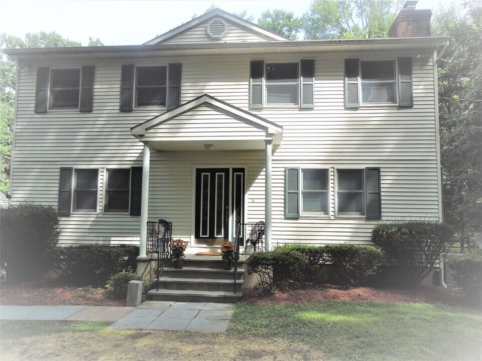 455 Ridge Rd in Hartsdale, NY - Building Photo
