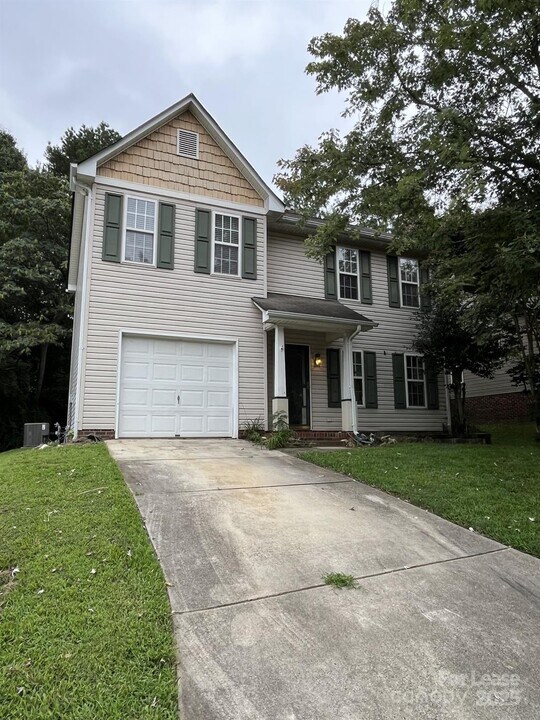 688 Continental Dr in Concord, NC - Building Photo