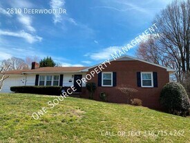 2810 Deerwood Dr in Winston-Salem, NC - Building Photo