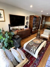 1126 N Hoover St in Los Angeles, CA - Building Photo - Building Photo