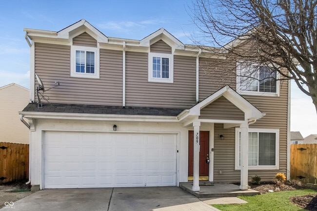 709 Cembra Dr in Greenwood, IN - Building Photo - Building Photo