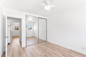 244-246 Coronado Ave in Long Beach, CA - Foto de edificio - Building Photo