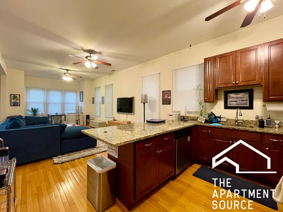 2620 W Armitage Ave in Chicago, IL - Building Photo