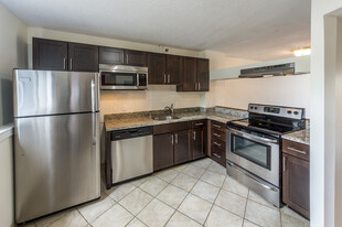 144 North Beacon St, Unit B Apartamentos