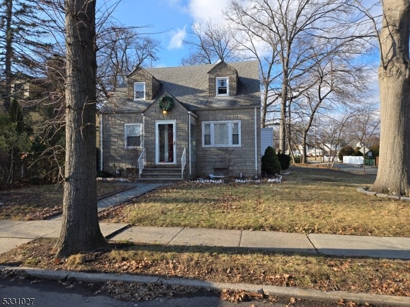 1328 Shetland Dr in Union, NJ - Building Photo