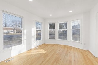 7014 N Brookside Rd in Pleasant Valley, MO - Building Photo - Building Photo