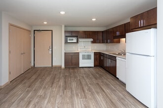 Blooming Meadows North in Bloomington, MN - Building Photo - Interior Photo