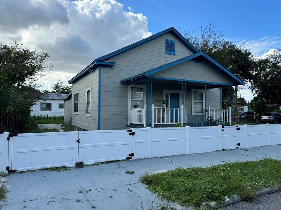 2824 N 19th St in Tampa, FL - Foto de edificio