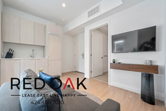 8820 Belford Ave in Los Angeles, CA - Building Photo - Building Photo