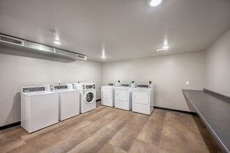 610 Gray St Apartments in Eau Claire, WI - Foto de edificio - Interior Photo