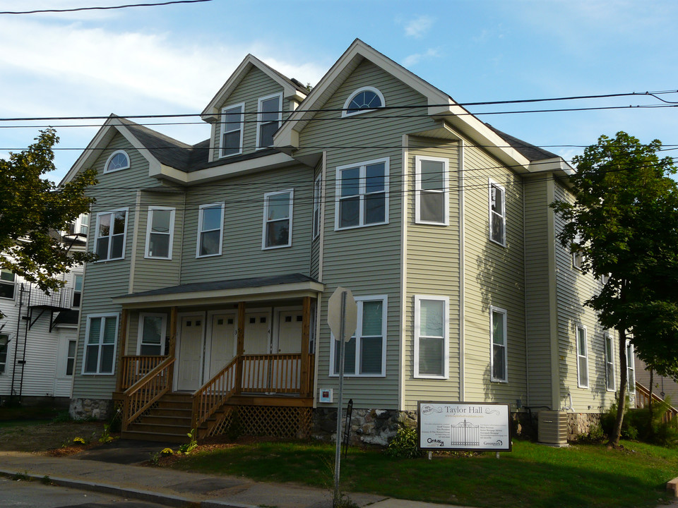 51 Taylor St in Waltham, MA - Foto de edificio