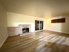 1420 Primrose Way in Cupertino, CA - Foto de edificio - Building Photo