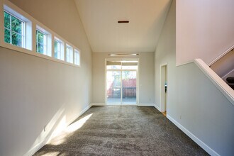 10028 124th Ave NE in Kirkland, WA - Building Photo - Building Photo