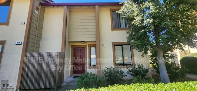 210 Park Pl Dr in Petaluma, CA - Building Photo - Building Photo