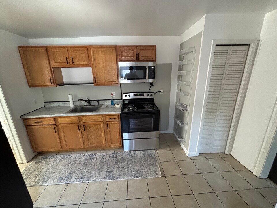 20786 Helle Ave, Unit Apt # 3 in Warren, MI - Building Photo