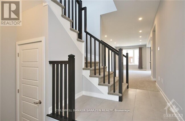 204 Atima Cir in Ottawa, ON - Building Photo - Building Photo