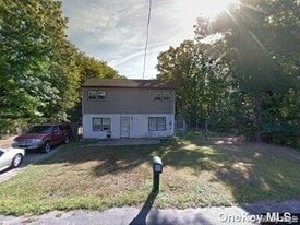 63 Spruce St in Wyandanch, NY - Building Photo