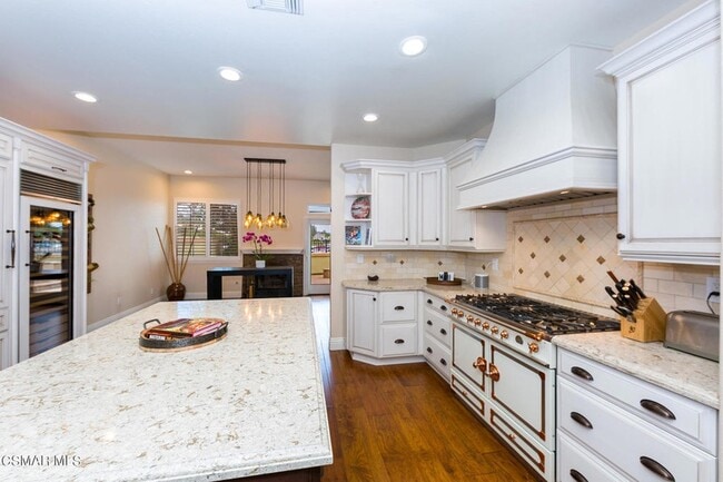32201 Lakeport Dr in Westlake Village, CA - Building Photo - Building Photo