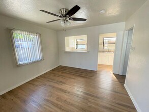 744-744 W Main St in Santa Paula, CA - Building Photo - Building Photo